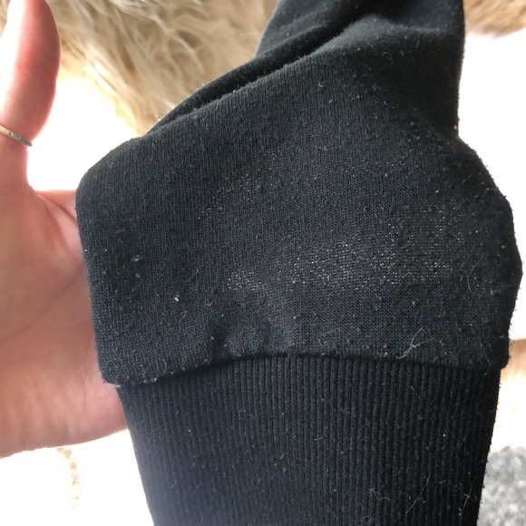 Cropped black hoodie - Picture 2 of 6